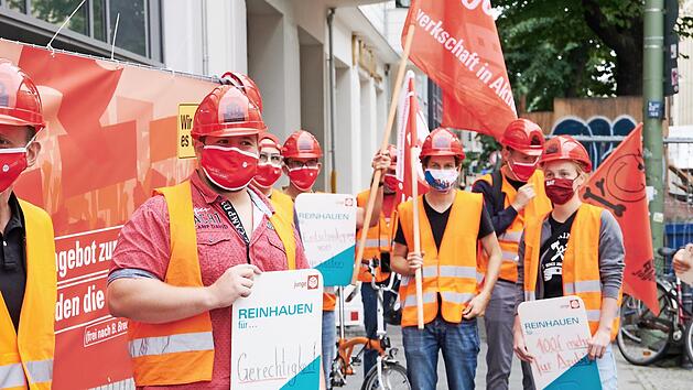 Die L&ouml;hne f&uuml;r die Besch&auml;ftigten am Bau sollen ab Januar um 2,1 Prozent im Westen und um 2,2 Prozent im Osten steigen. Foto: Annette Riedl, dpa