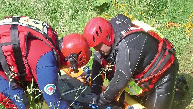 Hier wird Reanimation an Land geübt. Foto: privat
