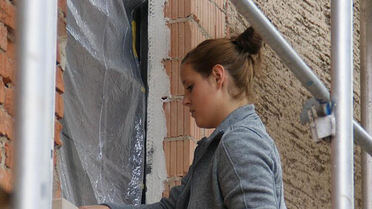 Wegen des seltenen Rillenputzes mussten Kirchenrestauratoren an der Fassadengestaltung mitwirken. Foto: Sabine Weinbeer