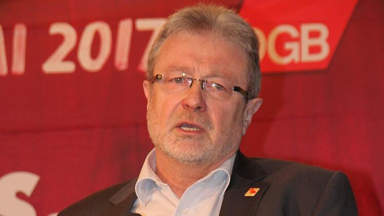 Scharfe Attacken gegen rechte Rattenfänger ritt Jürgen Wagner, Sekretär des IG Metall-Bezirks Bayern. Foto: Stephan Stöckel.