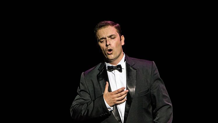 Impressionen von der Abschieds-Gala von Coburgs Intendant Bodo Busse: Milen Boshkov mit einem Ausschnitt aus Verdis "Maskenball".Foto: Jochen Berger