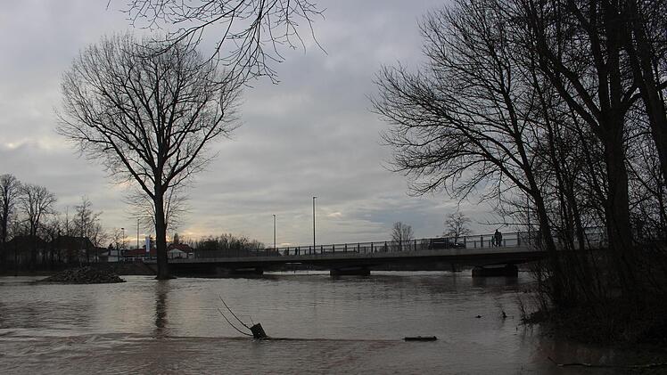 Hochwasser im Aischgrund.  Foto: Yannick Hupfer