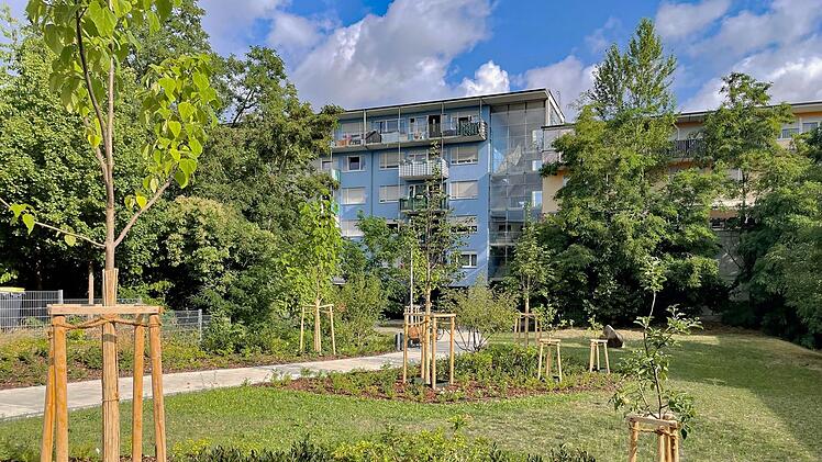 N&uuml;rnberg: Nach Umgestaltung - Gr&uuml;nanlage und Stadtplatz Neubleiche feierlich er&ouml;ffnet