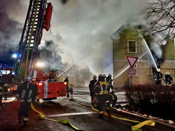 Mainleuser Mordhaus abgefackelt: Flammeninferno in Grusel-Gebäude