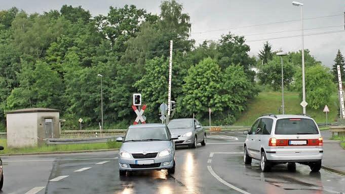 Wenn die Bahnübergänge in Neustadt umgebaut werden, verschwindet der in der Coburger Straße ganz. Foto: Manfred Gildemeister