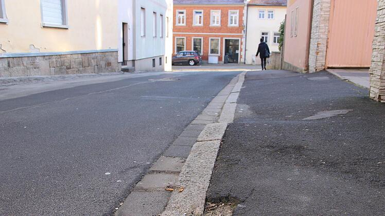 Im Wettstreit um die schlechtesten Straßen liegt die Kapellengasse gut im Rennen.Heike Beudert