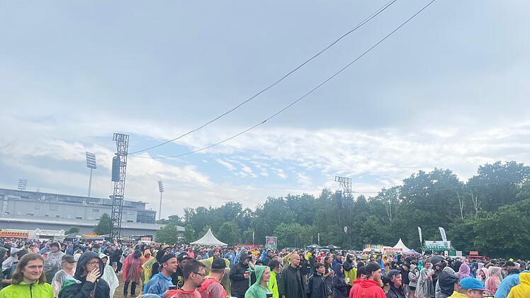 Rock im Park 2022: Starkregen erreicht Festivalgelände - auch schwere Gewitter möglich