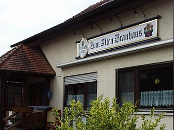 Das Bürgerhaus in Treinfeld ist dringend sanierungsbedürftig. Die Kosten will der Markt Rentweinsdorf übernehmen, die Bürger bringen sich mit Eigenleistung ein. Foto: Ralf Kestel