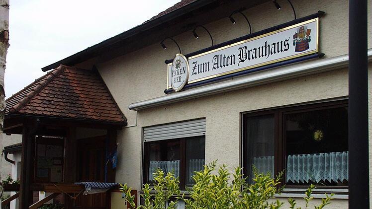 Das Bürgerhaus in Treinfeld ist dringend sanierungsbedürftig. Die Kosten will der Markt Rentweinsdorf übernehmen, die Bürger bringen sich mit Eigenleistung ein. Foto: Ralf Kestel