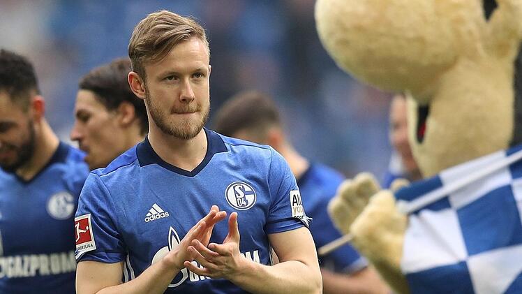 Wer darf über den Finaleinzug jubeln?  Schalke 04 mit Cedric Teuchert (oben) oder Frankfurt mit Marius Wolf?augenklick/F.Gambarini, dpa