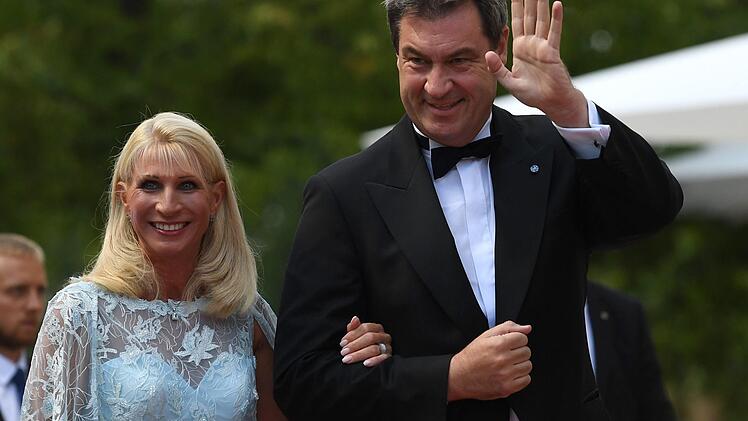 Ministerpräsident Markus Söder und seine Frau Karin bei der Premiere der  Wagner-Festspiele 2018.   Im nächsten Jahr kommt Söder nach Bad Kissingen - als Schirmherr des Kissinger Sommers.Foto: Matthias Balk/dpa