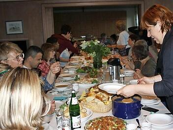 Um das &Uuml;berwinden von Grenzen ging es beim syrischen Kochkurs. Foto: Barbara Heinlein