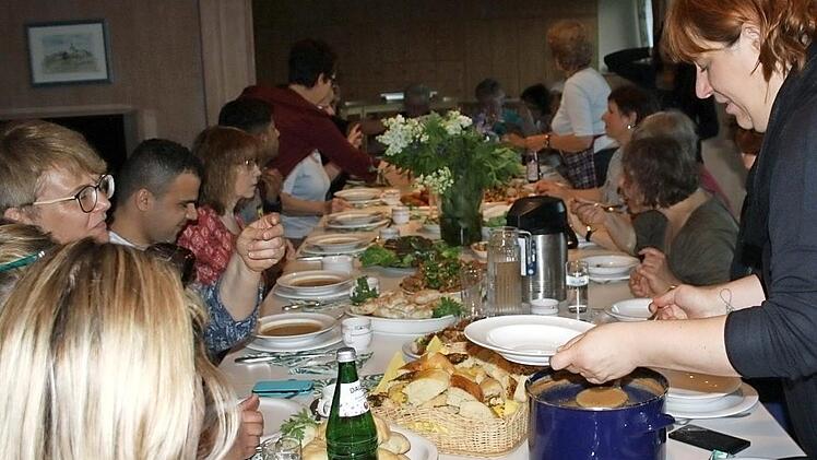 Um das &Uuml;berwinden von Grenzen ging es beim syrischen Kochkurs. Foto: Barbara Heinlein