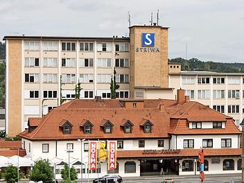 Die ehemalige Striwa ist ein markantes Gebäude in der Lichtenfelser Innenstadt geblieben. Fotos: Popp