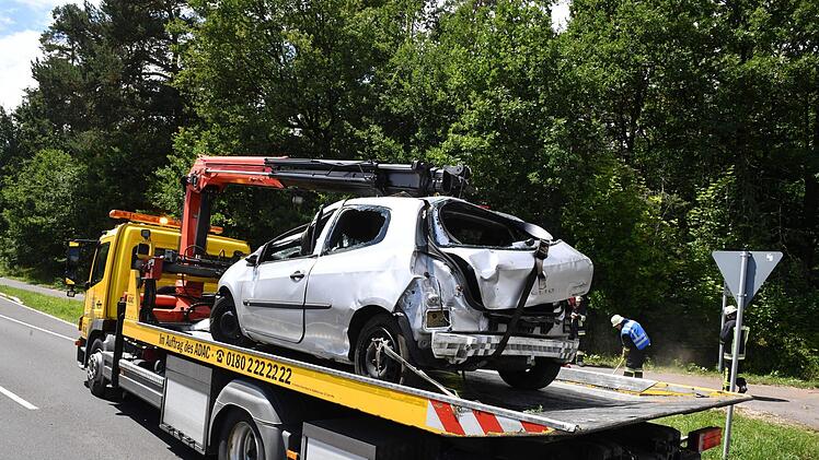 Der Renault der 56-Jährigen ist schrottreif. Foto: Ronald Rinklef