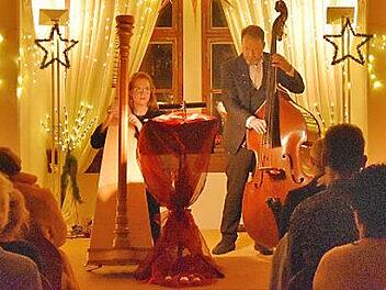 Das Musikerehepaar Judith und Michael Weisel begeisterte die Zuh&ouml;rer im Schloss Oberschwappach.  Foto: cr