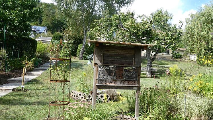 Insektenhotel und alter Baumbestand  bei Wöltches in Bad Kissingen. Dieter Büttner