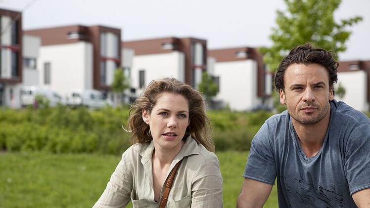 Jan (Stephan Luca) ist froh, dass Maren (Felicitas Woll) jetzt auch in der Gegend wohnt. Da die restlichen Bewohner in seinen Augen nur Idioten sind und seine Frau st&auml;ndig arbeitet, verbringt er immer mehr Zeit mit seiner Ex ...