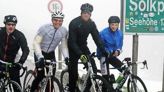 Vier Fahrer des Radfahrer Club 1894 Herzogenaurach on tour (v. l.): Manfred Schwarz, Stefan Horn, Oliver Kuhn und Daniel Wistuba. Foto: red