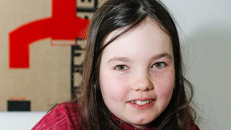 Stella (10) gefällt der Comic-Kurs. Besonders gern liest sie Mangas. Foto: Matthias Hoch