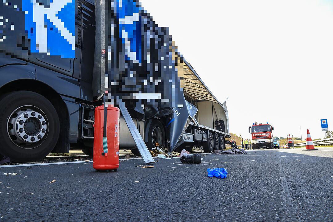 Schwerer Unfall A71: Lkw-Fahrer lebensgefährlich verletzt