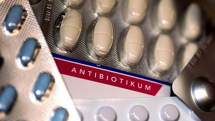 Koblenz: Antibiotikum löst Polizeieinsatz aus – Aggressiver Vater (29) weigert sich Krankenhaus zu verlassen.