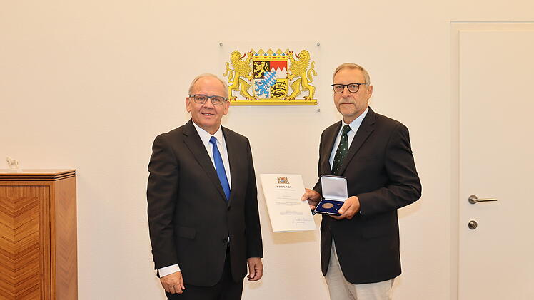 Castell: Ehemaliger B&uuml;rgermeister Ehmann erh&auml;lt kommunale Verdienstmedaille - au&szlig;erordentliches Engagement