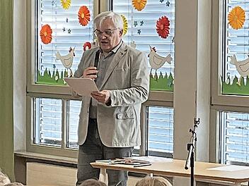 Den Startschuss gab eine Autorenlesung mit Norbert Lingen. Er besuchte die Kinder der ersten bis vierten Klassen und gab Einblick in seine Arbeit.