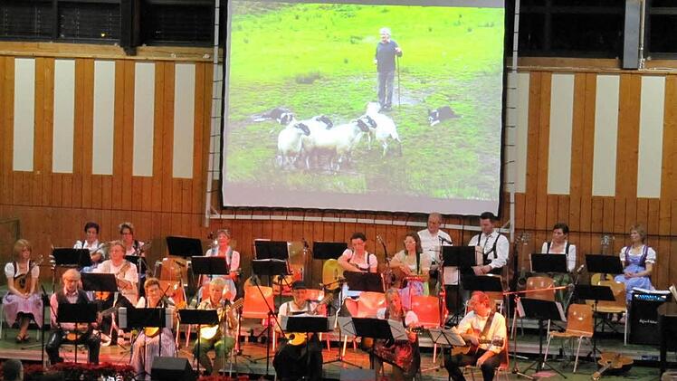 Die Irische Volksweisen sind mit stimmungsvollen Bildern untermalt.