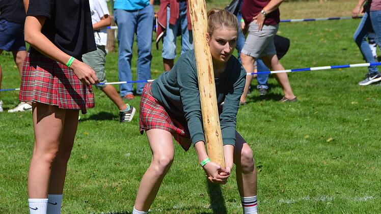 Baumstammwerfen  Foto: Peter Rauch