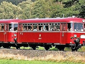 Vor zehn Jahren wurde die Museumsbahn unter großer Beteiligung der Bevölkerung eröffnet - hier das Postkartenmotiv. Foto: Rolf Schierer