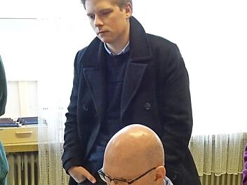 Versunken ins Spiel: Jens Herrmann (sitzend), dessen Siegesserie riss, und Justus Schmidt, der nach drei Niederlagen wieder gewann Foto: privat