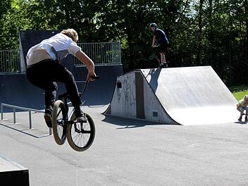 Die neue Skateanlage kann nicht nur mit Skateboards, sondern auch mit BMX-Rädern, Inline-Skates und Scootern benutzt werden. Foto: Richard Sänger