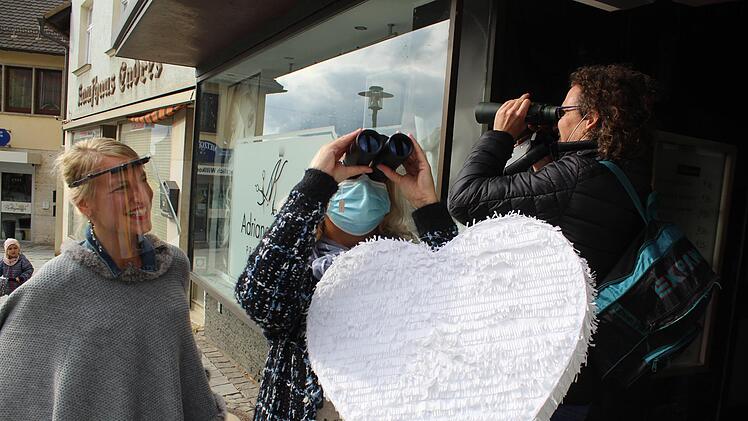 Bei Optik Keintzel schauten die Flohmarktbesucher nicht in die Röhre, sie schauten durch Qualitätsware.