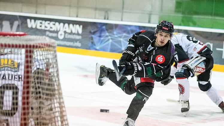 Niklas Jentsch erzielte in Memmingen seine Saisontore Nummer 10 und 11 - beide bei Fünf-gegen-Fünf. Vier der anderen fünf Höchstadter Treffer fielen in Überzahl der Alligators. Foto: Andreas Klupp, Archiv