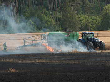 Rund 2 Hektar Feld in Brand geraten Rund 2 Hektar Feld in Brand geraten