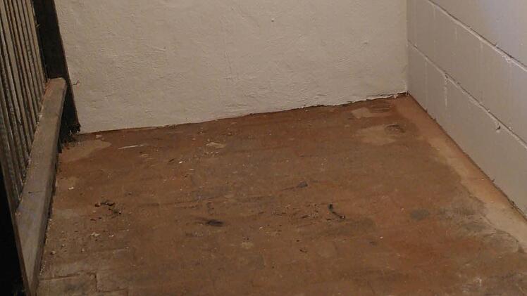 Die Keller in dem rund 80 Jahre alten Haus sind nass und müssen langsam entfeuchtet werden.