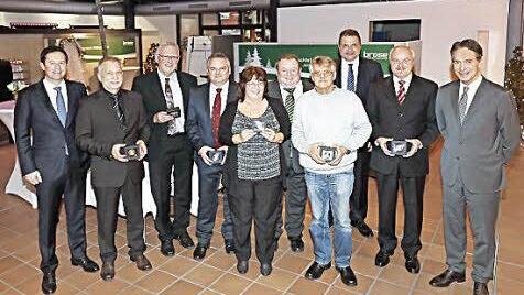 Sieben Coburger Brose Mitarbeiter erhielten f&uuml;r 40 Jahre Betriebszugeh&ouml;rigkeit eine Goldm&uuml;nze. Fotos: Brose