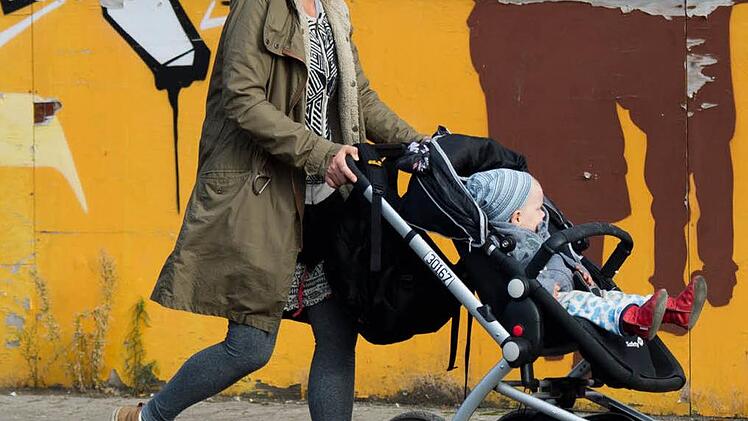 Zweieinhalb Wochen nach  der versuchten Entführung  eines Babys in der Nürnberger Karolinenstraße  steckt    die Polizei   mitten in  ihrer  Ermittlungsarbeit Symbolfoto: Julian  Stratenschulte/dpa