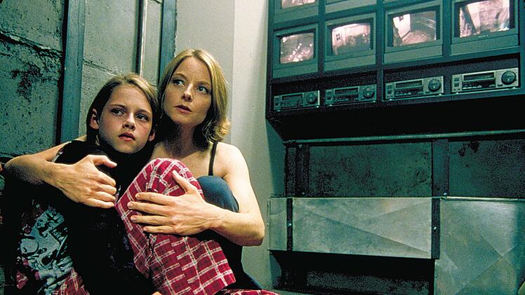 "Panic Room" (2002) ist ein klaustrophobisches Kammerspiel  mit Jodie Foster (rechts) und der jungen Kristen Stewart in den Hauptrollen.