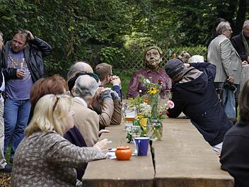 Im Egloffsteiner Heidsgärtla verbanden sich Kultur und Klatsch auf das angenehmste. Foto: Löwisch
