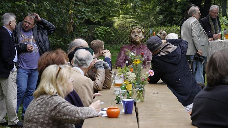 Im Egloffsteiner Heidsgärtla verbanden sich Kultur und Klatsch auf das angenehmste. Foto: Löwisch