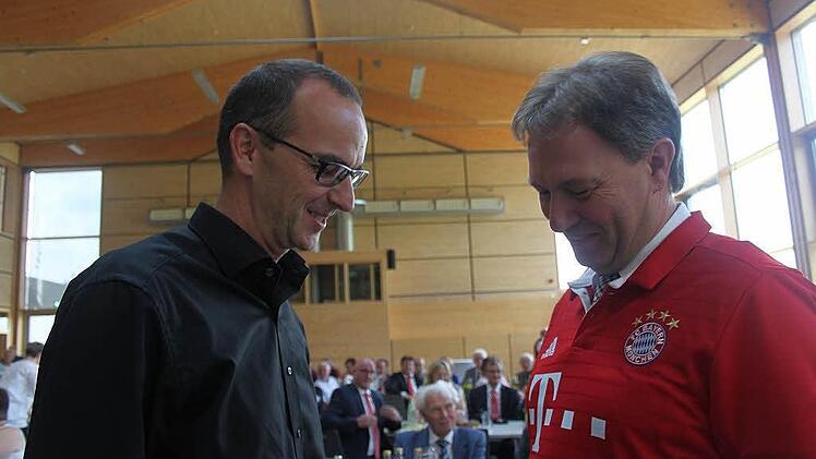 Alexander Löffler von der FT-Redaktion in Kronach gratulierte.  Foto: Veronika Schadeck