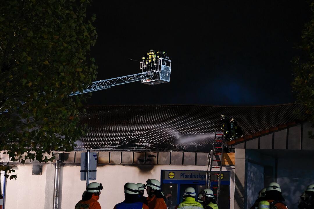 Nürnberg: Lidl brennt