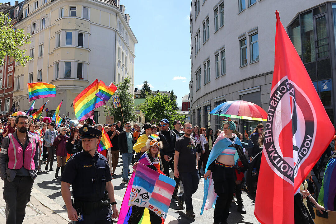 Mit über 1000 Besuchern ist der Hofer Christopher Street Day 2025 ein voller Erfolg gewesen. Das sind unsere Highlights gewesen.
