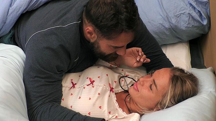 Endlich kann Aleks Petrovic Emmy Russ mit gutem Gewissen k&uuml;ssen.