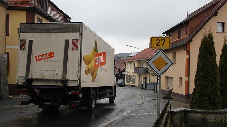 Täglich rollen Lkws durch den Ort. Foto: Ulrike Müller