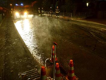Ein Wasserrohrbruch hat die Einsatzkräfte in Kulmbach gefordert. Symbolbild: Archiv