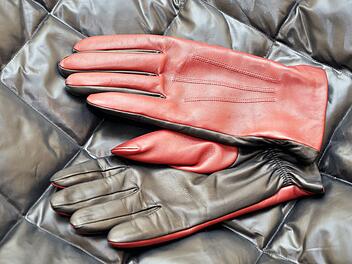 Rückruf von Lederhandschuhen