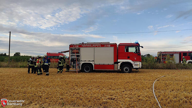 Bamberg: Feuer auf "bereits bekanntem" Feld ausgebrochen - Spaziergängerinnen alarmieren Feuerwehr
